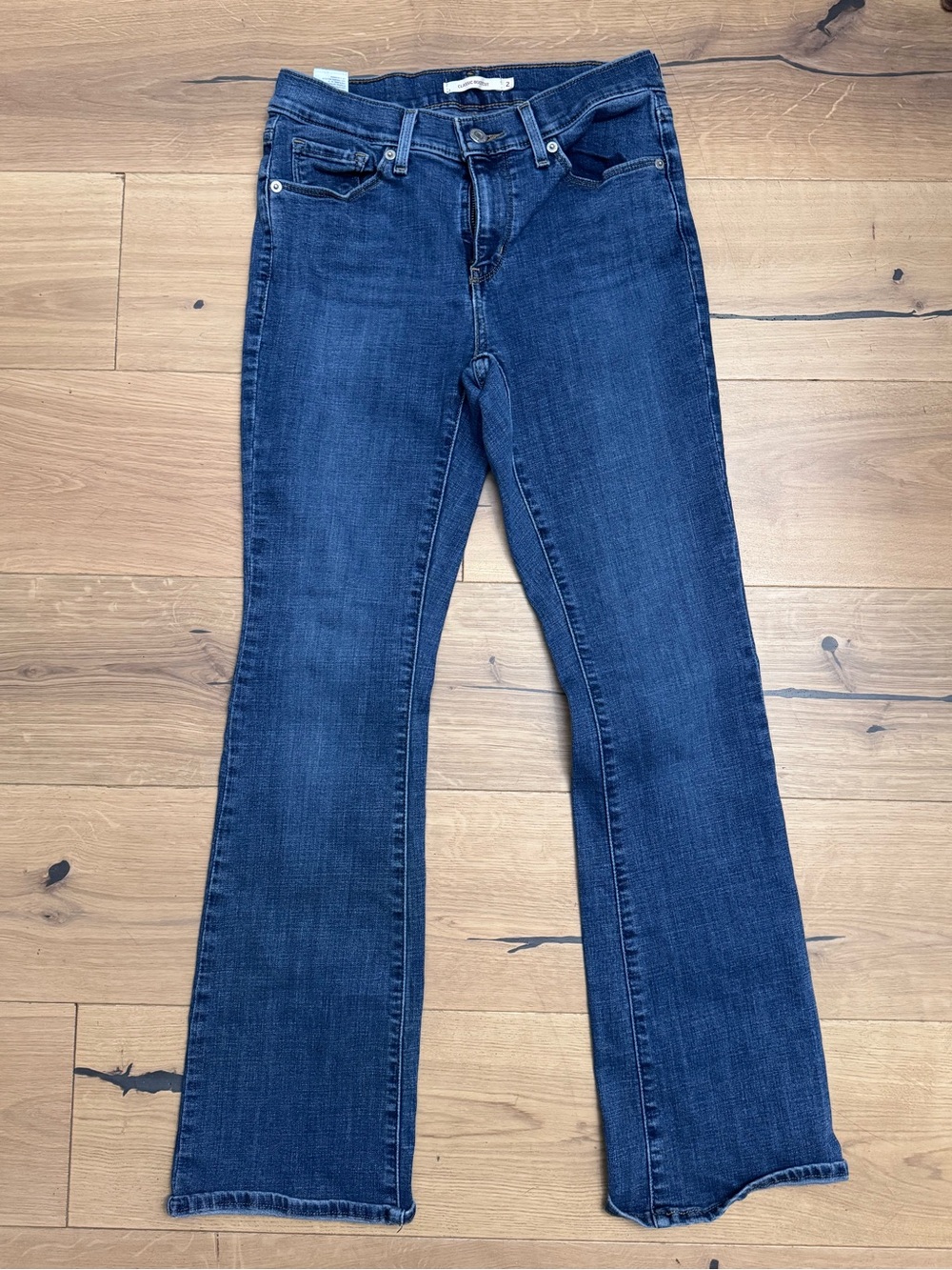 Levi's Classic Bootcut Jeans Women's Size 2M - W26 x L32 Dark Wash